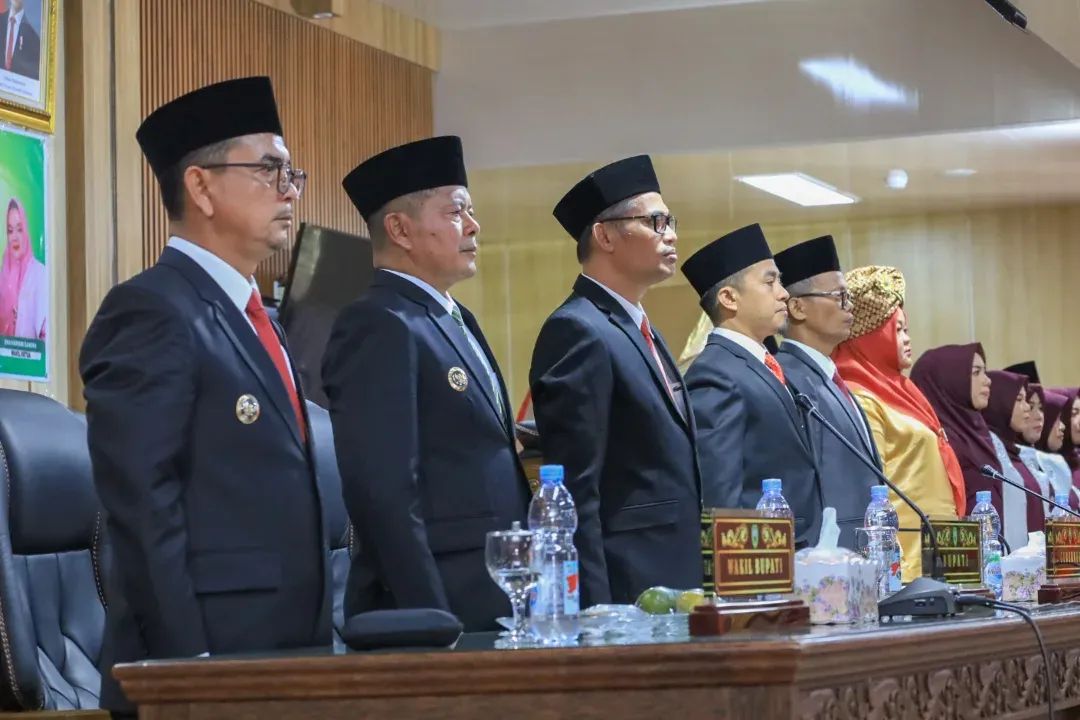 Ketua DPRD Pasaman bersama Bupati Pasaman, Welly Suhery